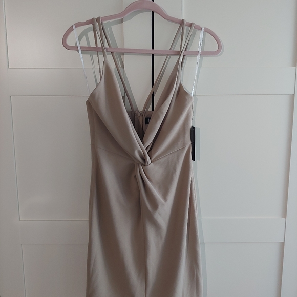 NWT Lulu's taupe twist front body con dress - Picture 5 of 6
